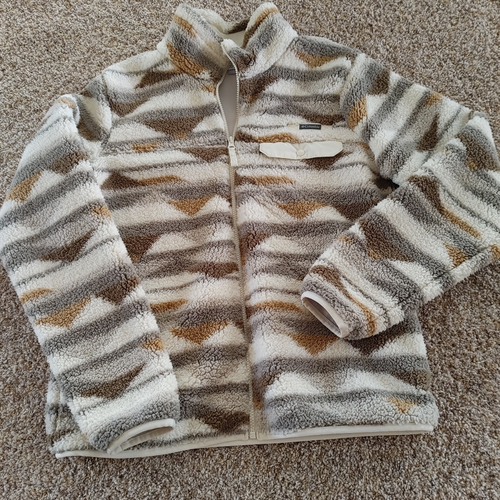 Ladies Columbia zip Jacket in great Condition like new never wore size large
